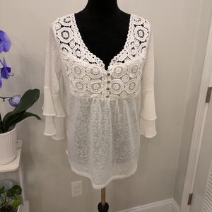 August Silk White Cropped Ruffled Blouse 3/4 Sleeve Size Medium